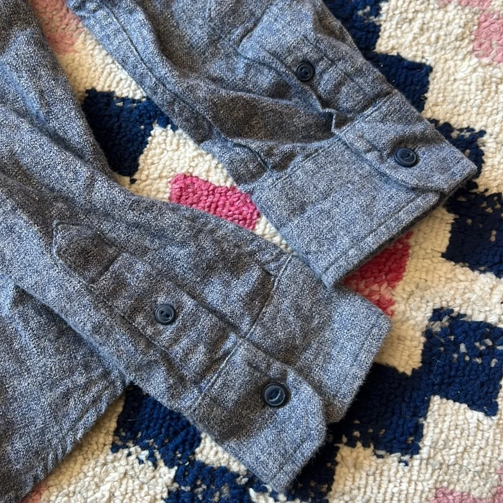 Old Navy Boys Blue Flannel Button Down Size Medium (8)